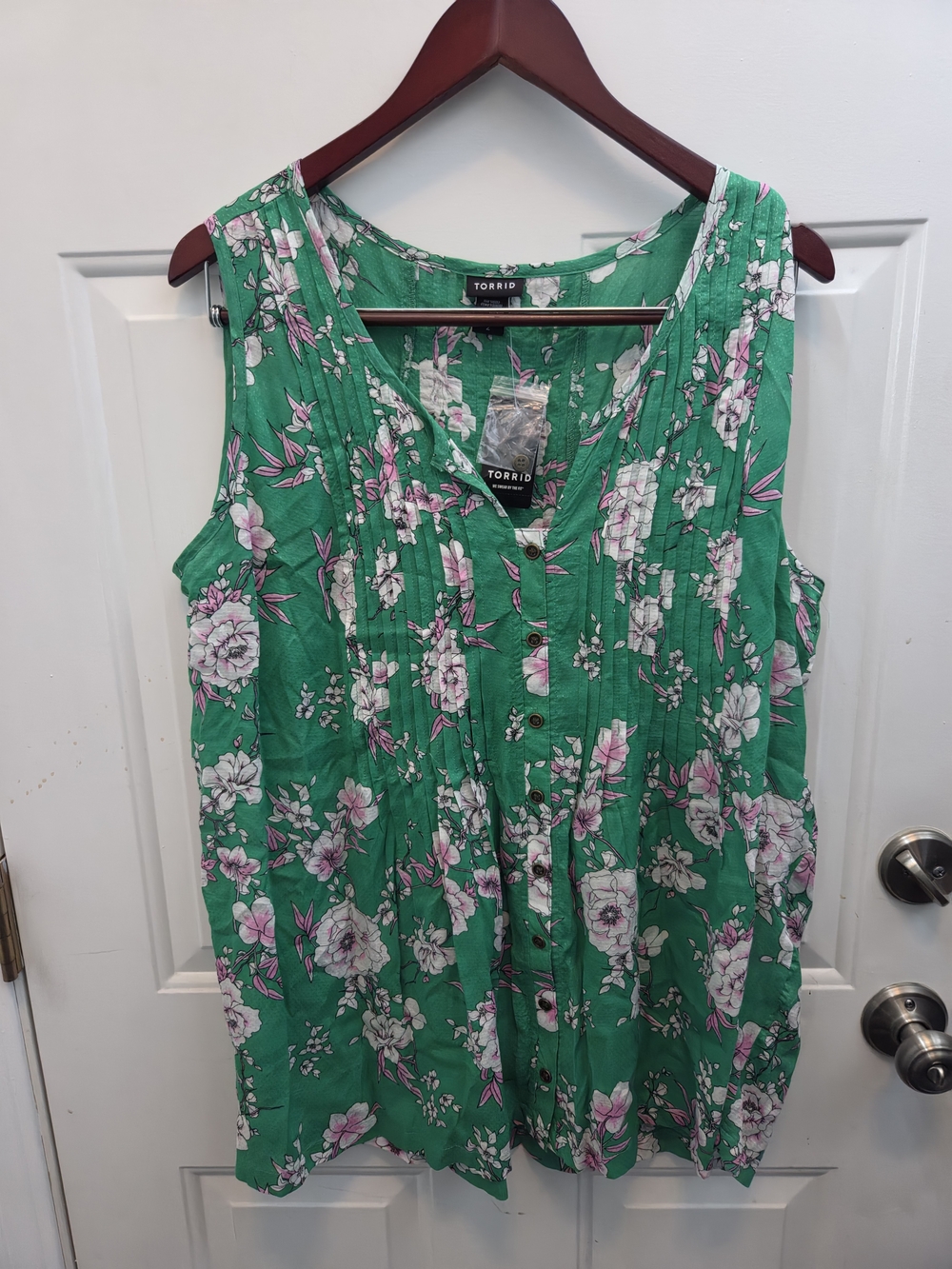 Torrid Green Floral V-Neck Button Front Tank